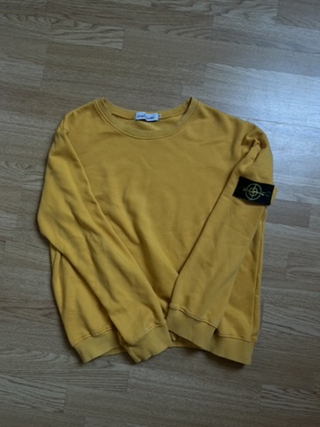 Avant : Pull Stone Island : même article, même couleur, nouveau fond
